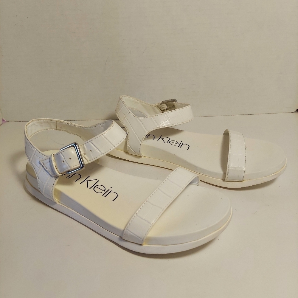 CALVIN KLEIN White Crocodile Print Women's Size 9 One Band Slingback Sandals